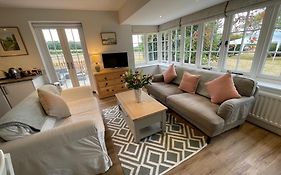 Garden Flat Near Goodwood With Stunning Views